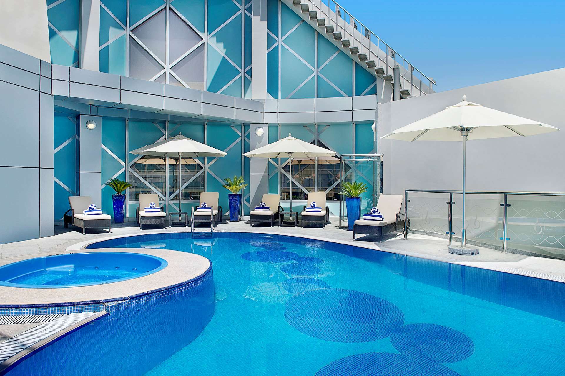 בריכה תמונה