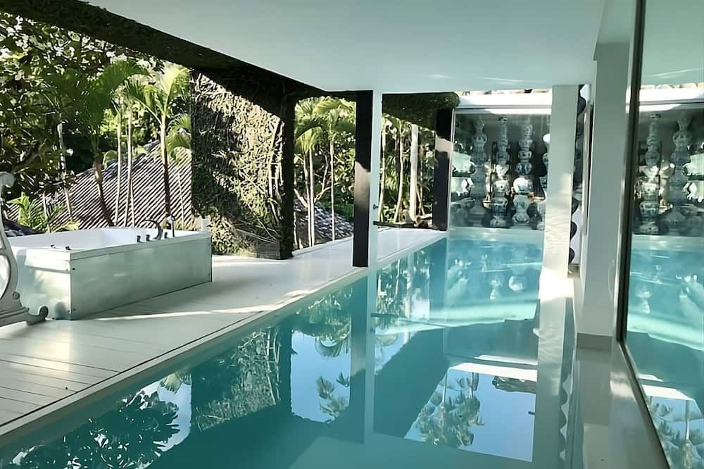 בריכה תמונה