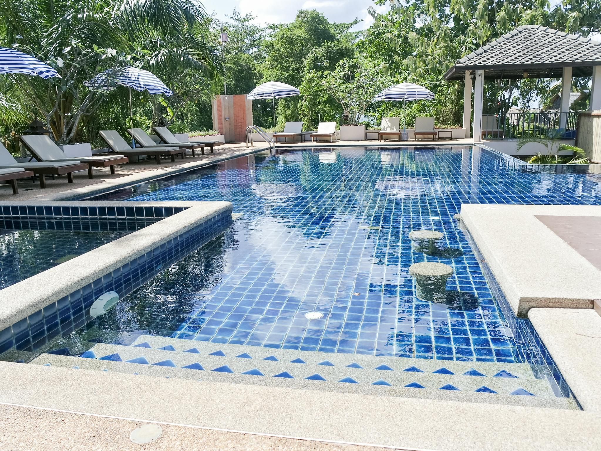 בריכה תמונה