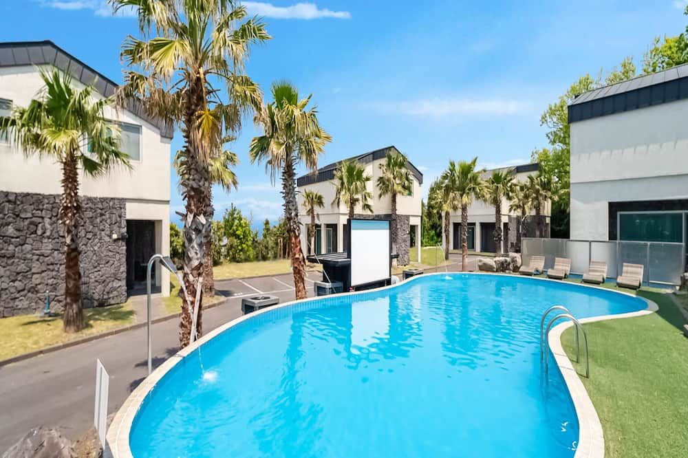 בריכה תמונה