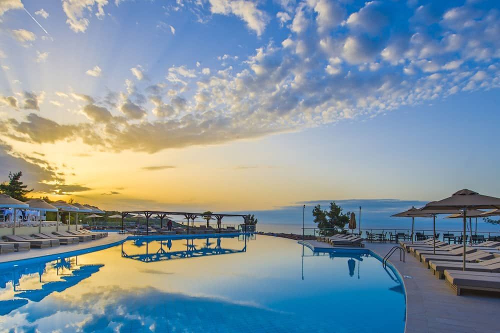 בריכה תמונה