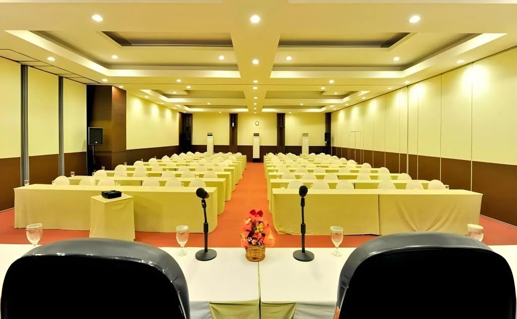 חדר ישיבות תמונה