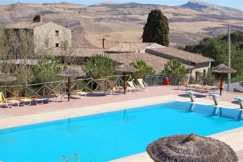 בריכה תמונה