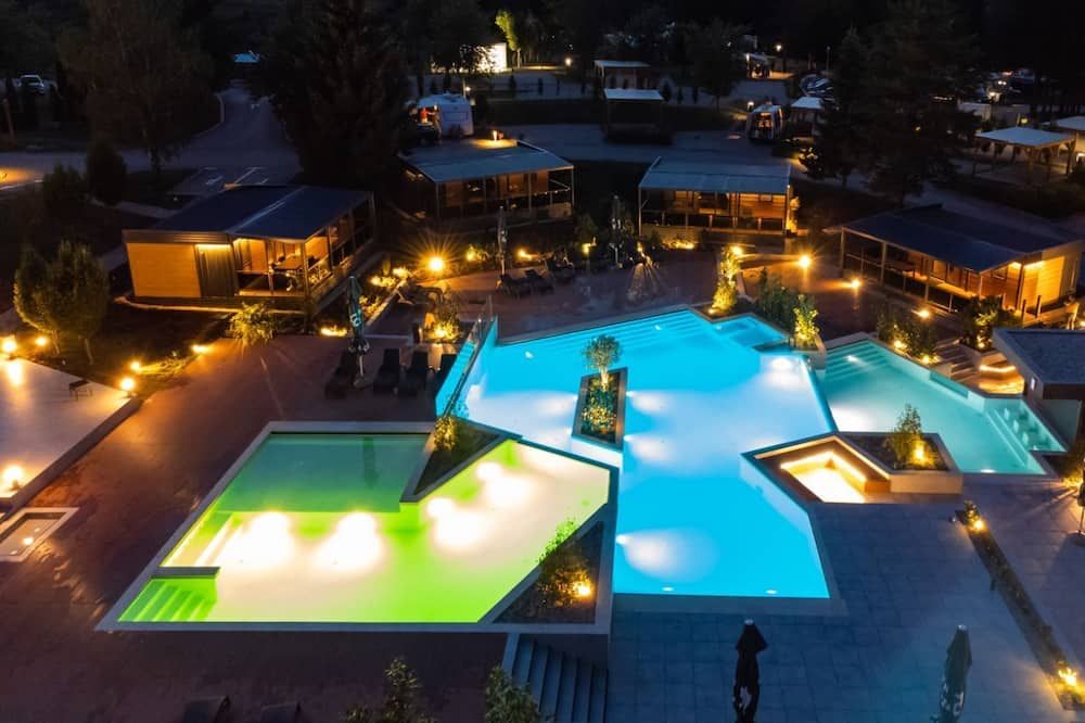 בריכה תמונה