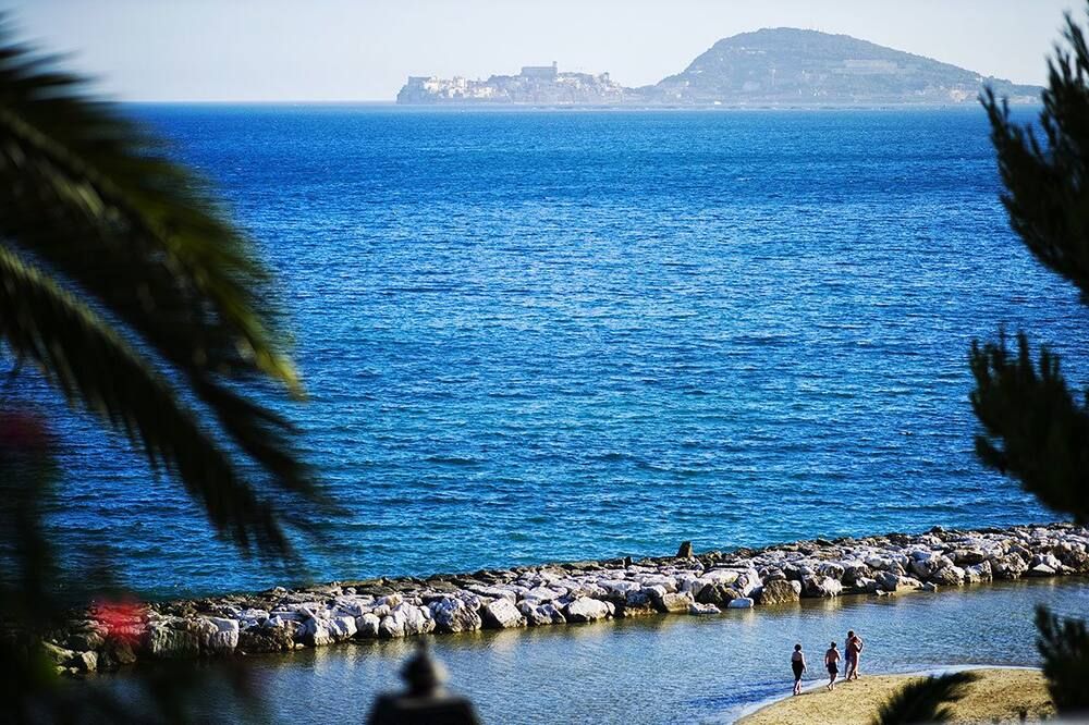 אחר תמונה