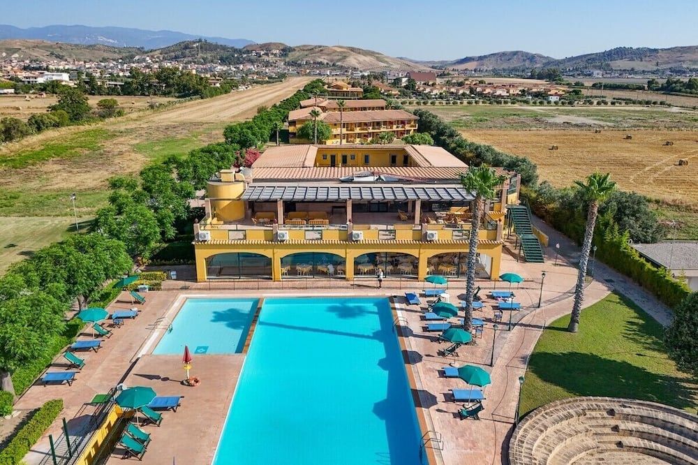 בריכה תמונה