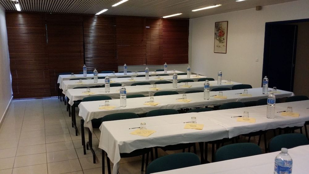 חדר ישיבות