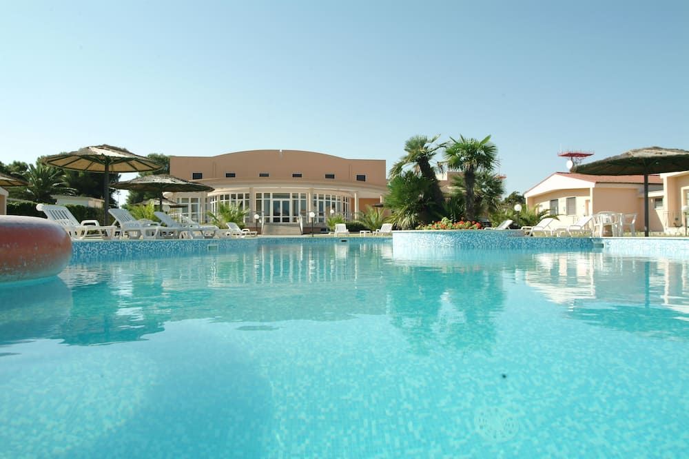 בריכה תמונה