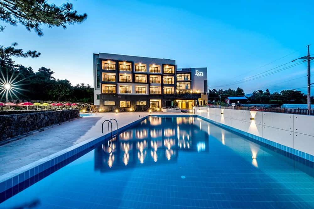 בריכה תמונה