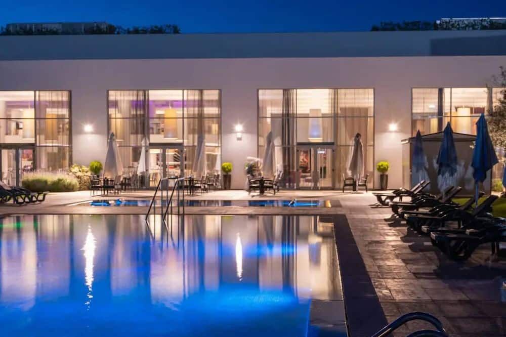 בריכה תמונה