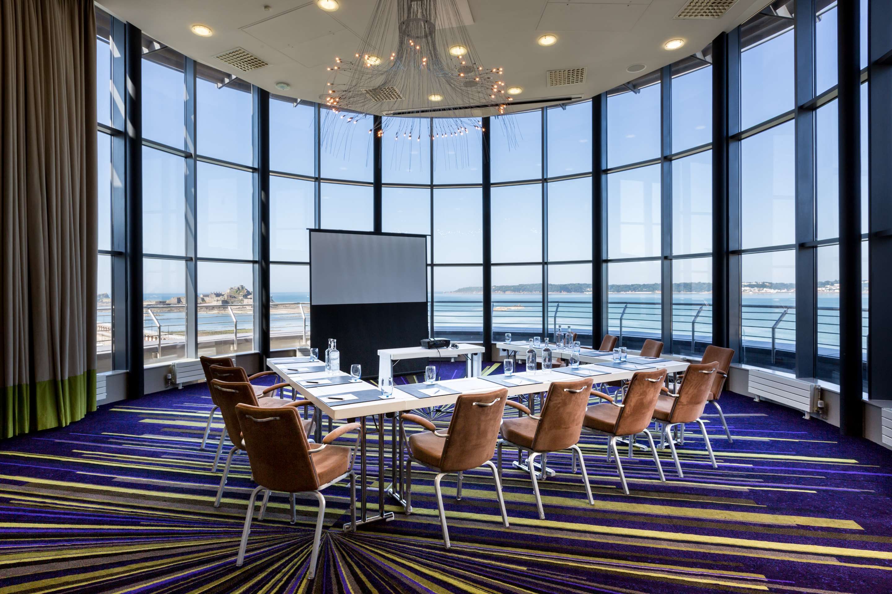 חדר ישיבות