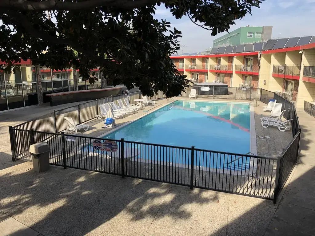 בריכה תמונה