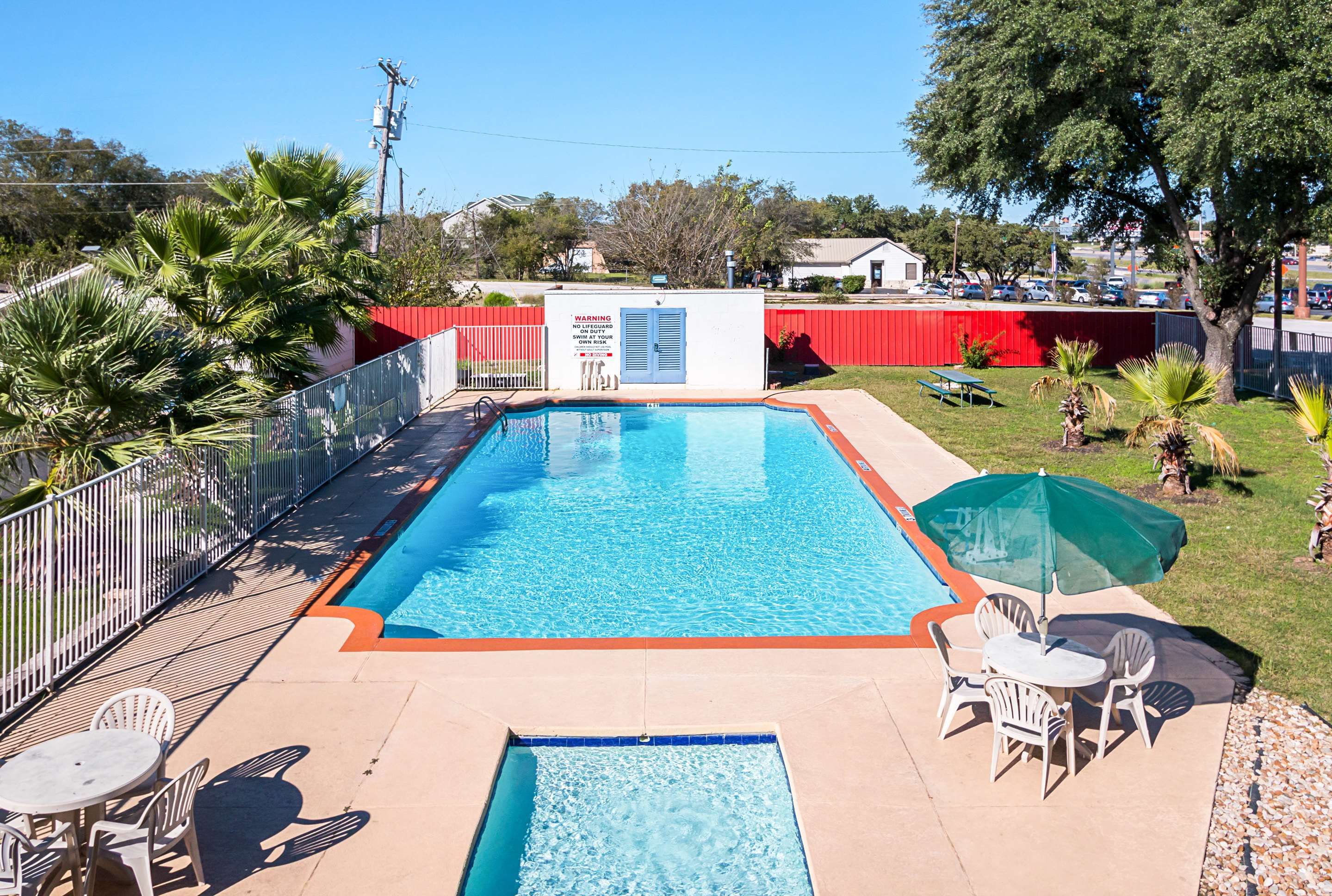 בריכה תמונה