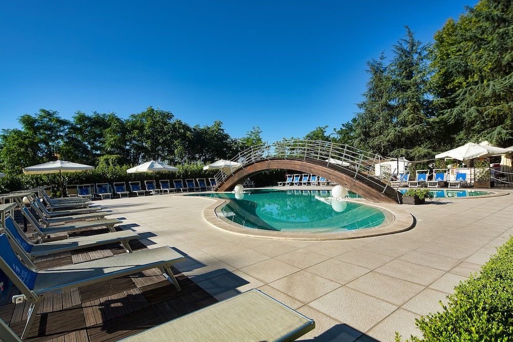 בריכה תמונה