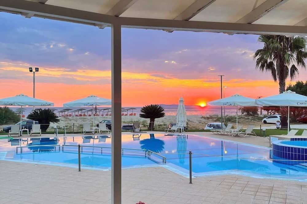 בריכה תמונה