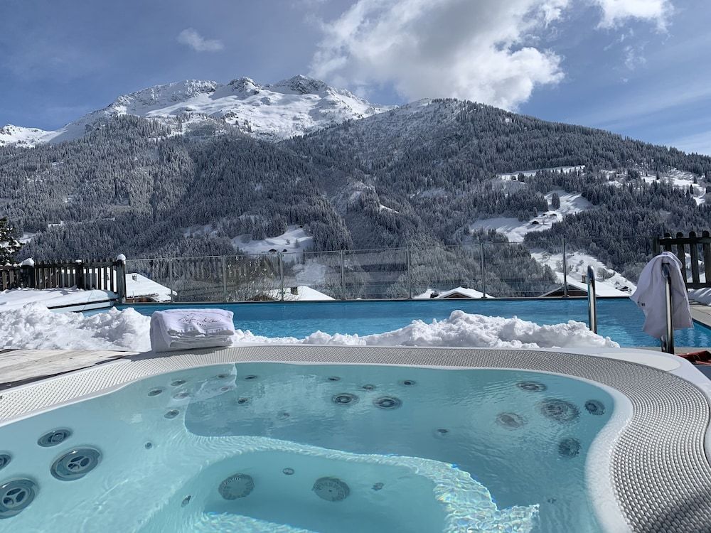 בריכה תמונה