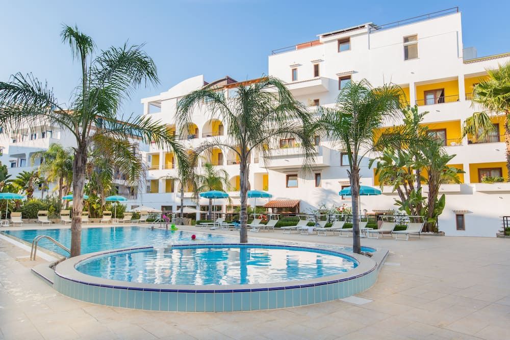 בריכה תמונה