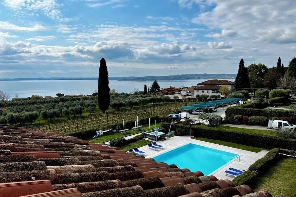 בריכה תמונה