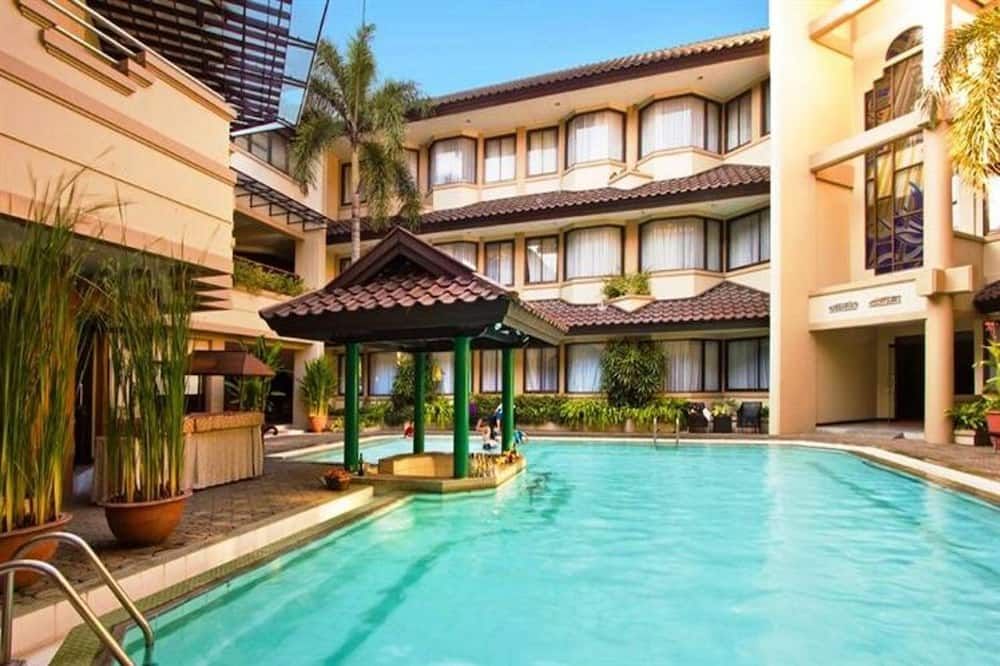 בריכה תמונה