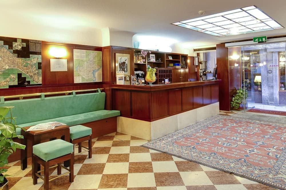 דלפק קבלה תמונה