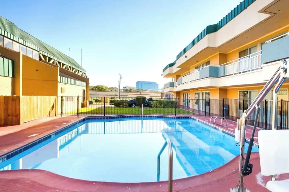 בריכה תמונה