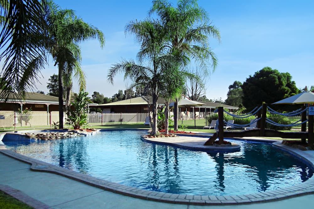 בריכה תמונה