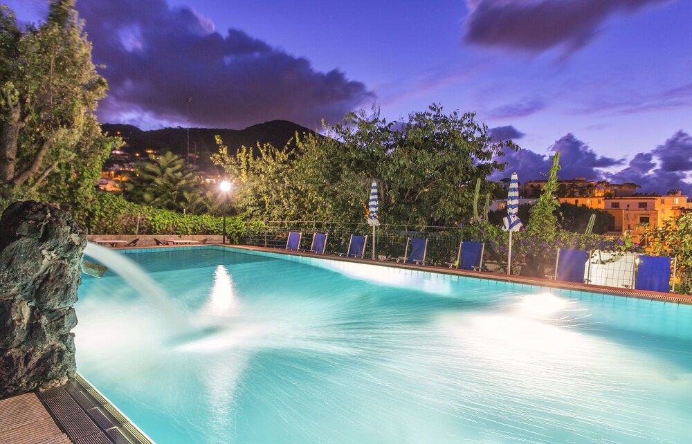 בריכה תמונה