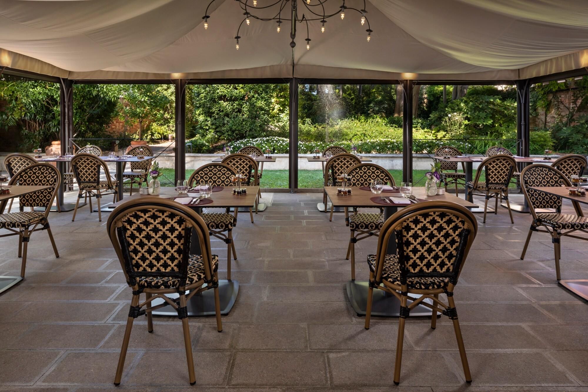 מסעדה תמונה