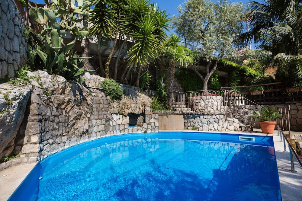 בריכה תמונה