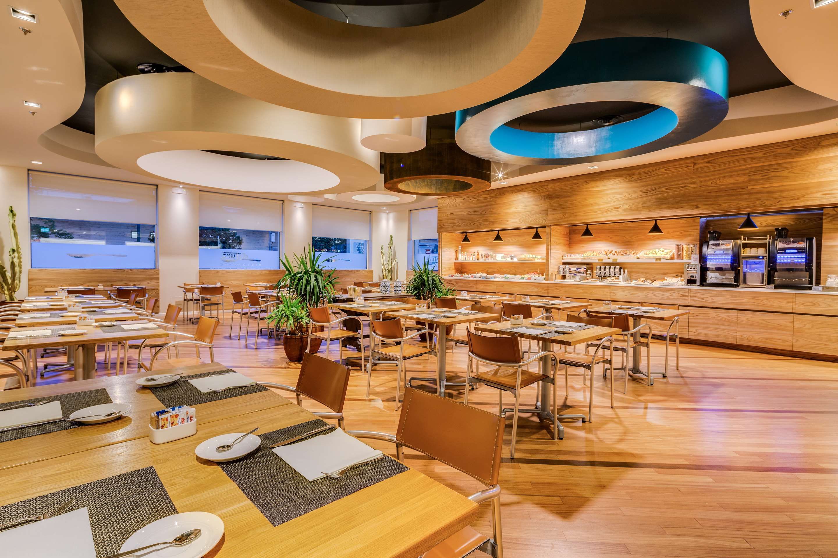 מסעדה תמונה