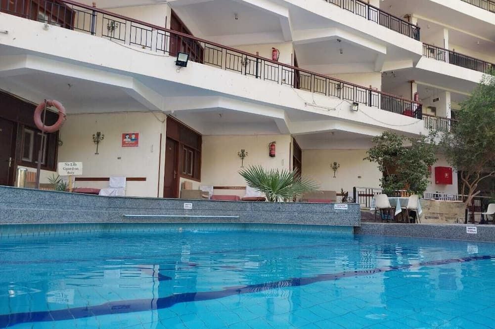 בריכה תמונה