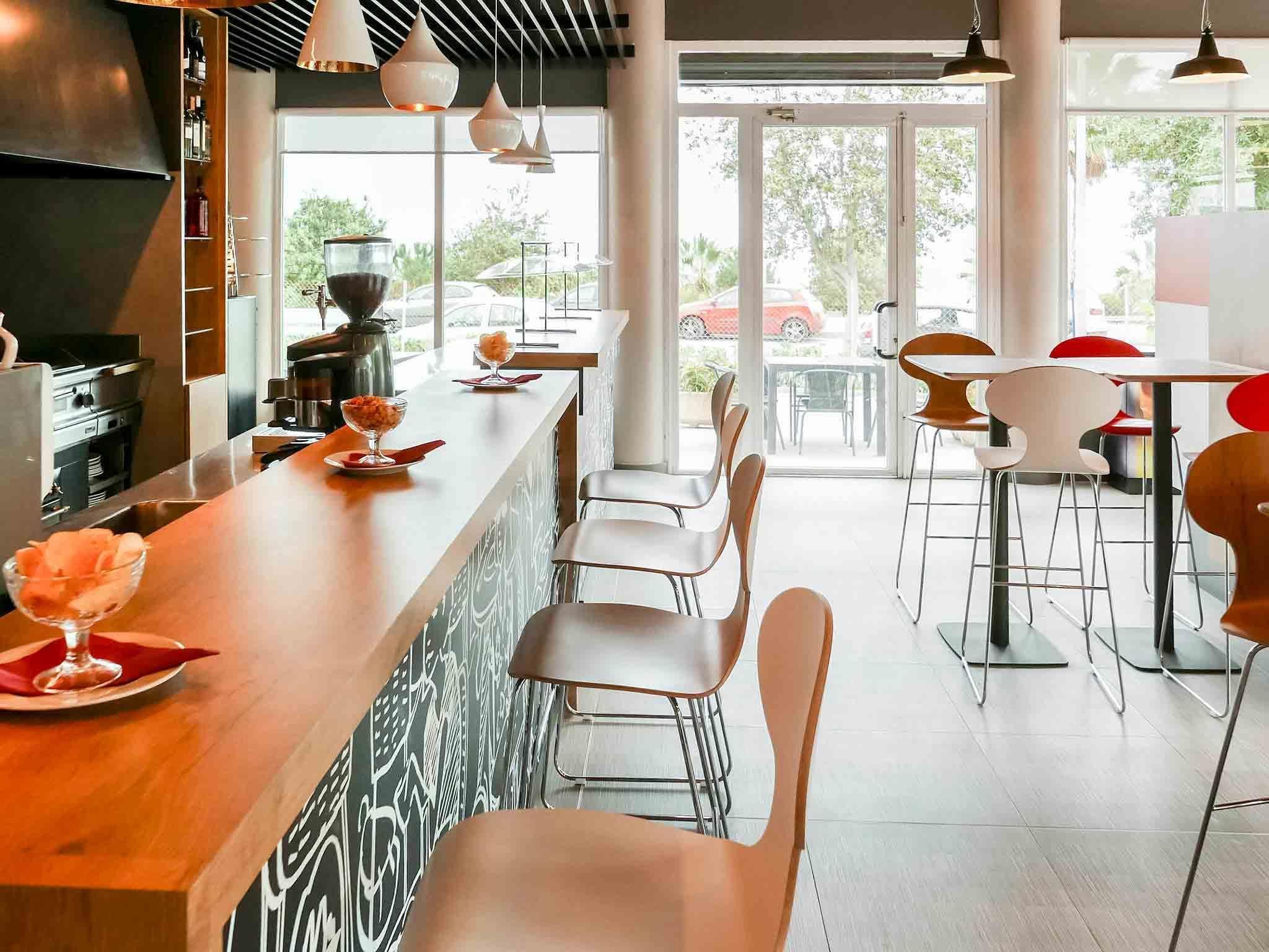 מסעדה תמונה