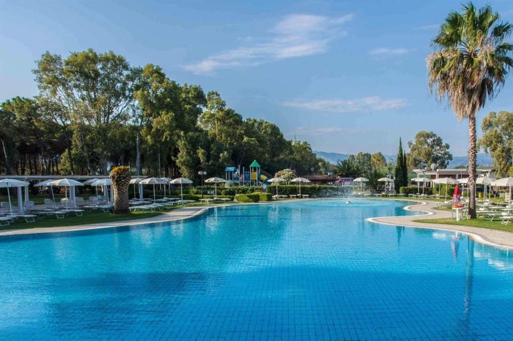 בריכה תמונה