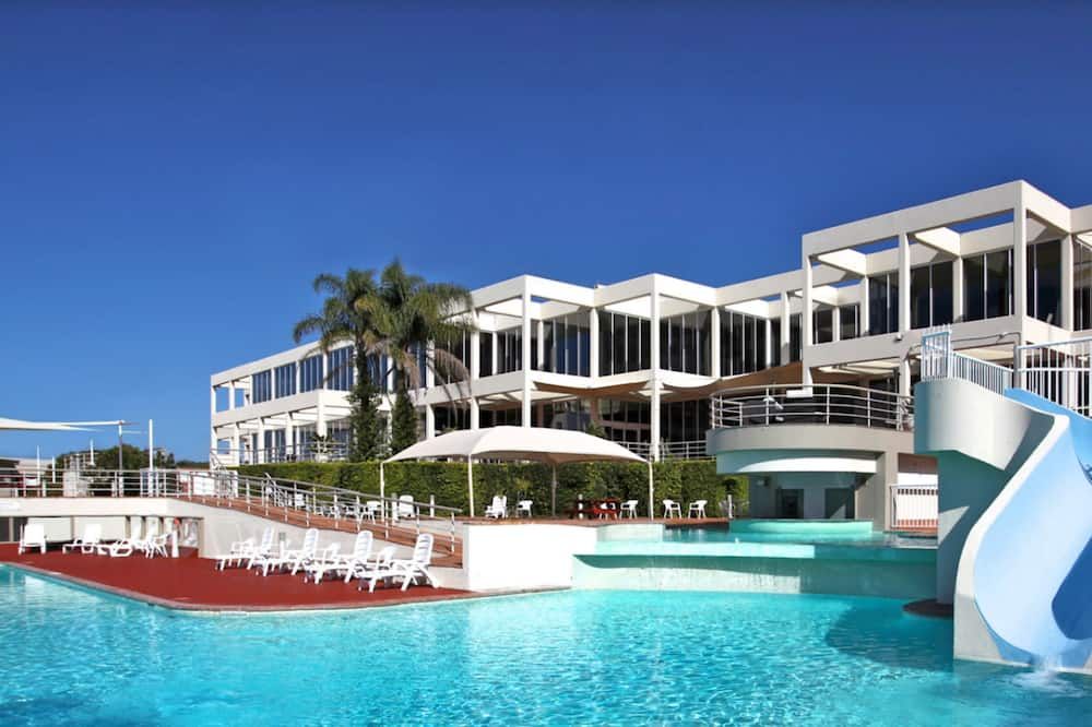 בריכה תמונה