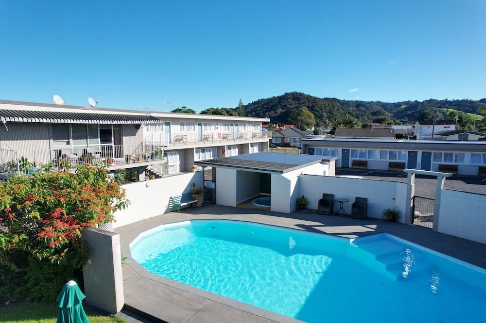 בריכה תמונה