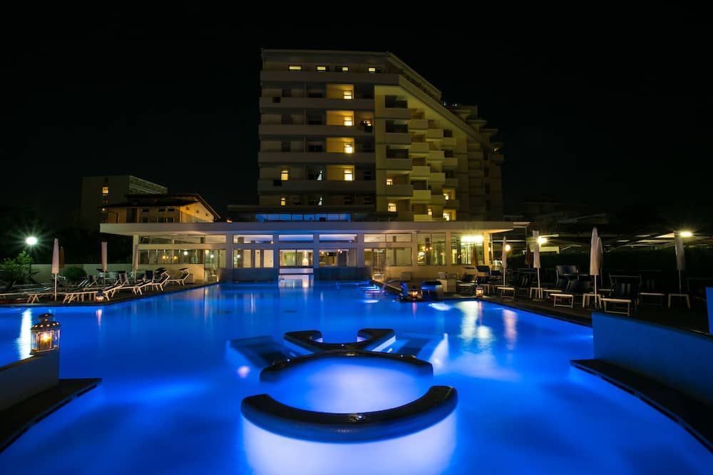 בריכה תמונה