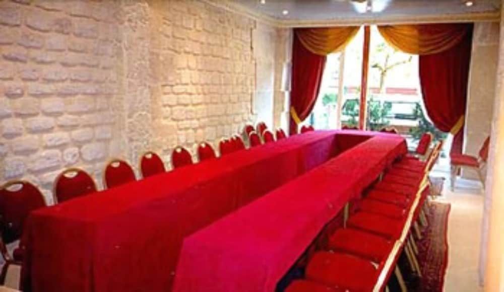 חדר ישיבות
