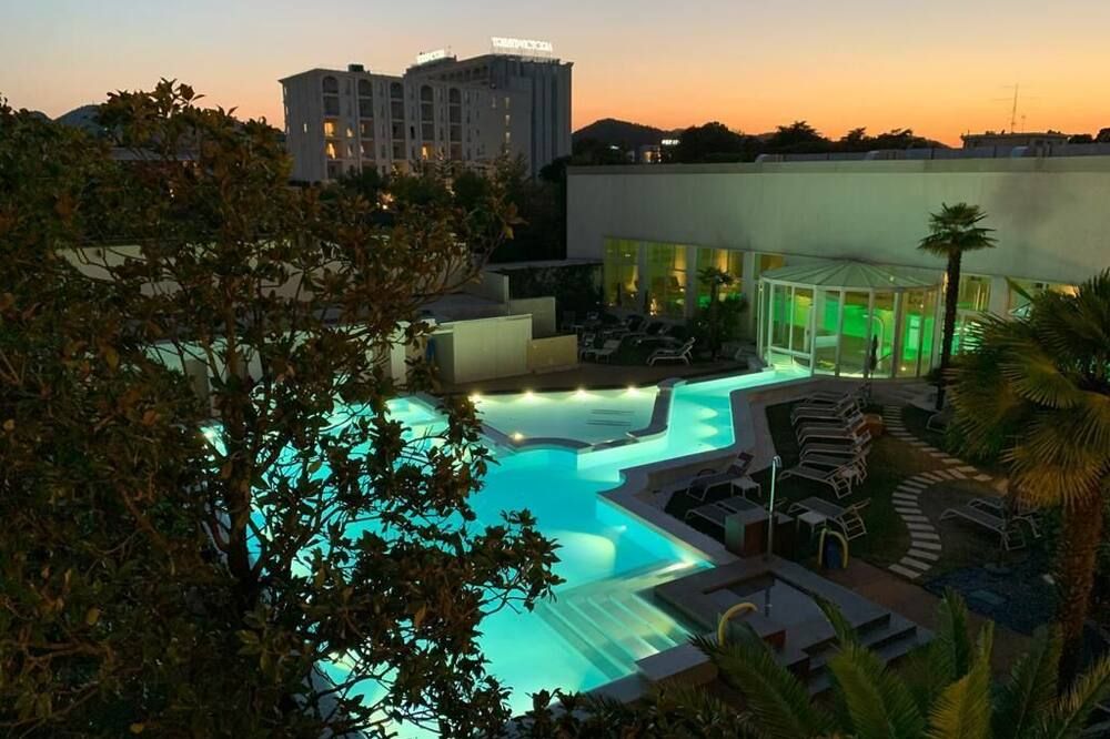 בריכה תמונה