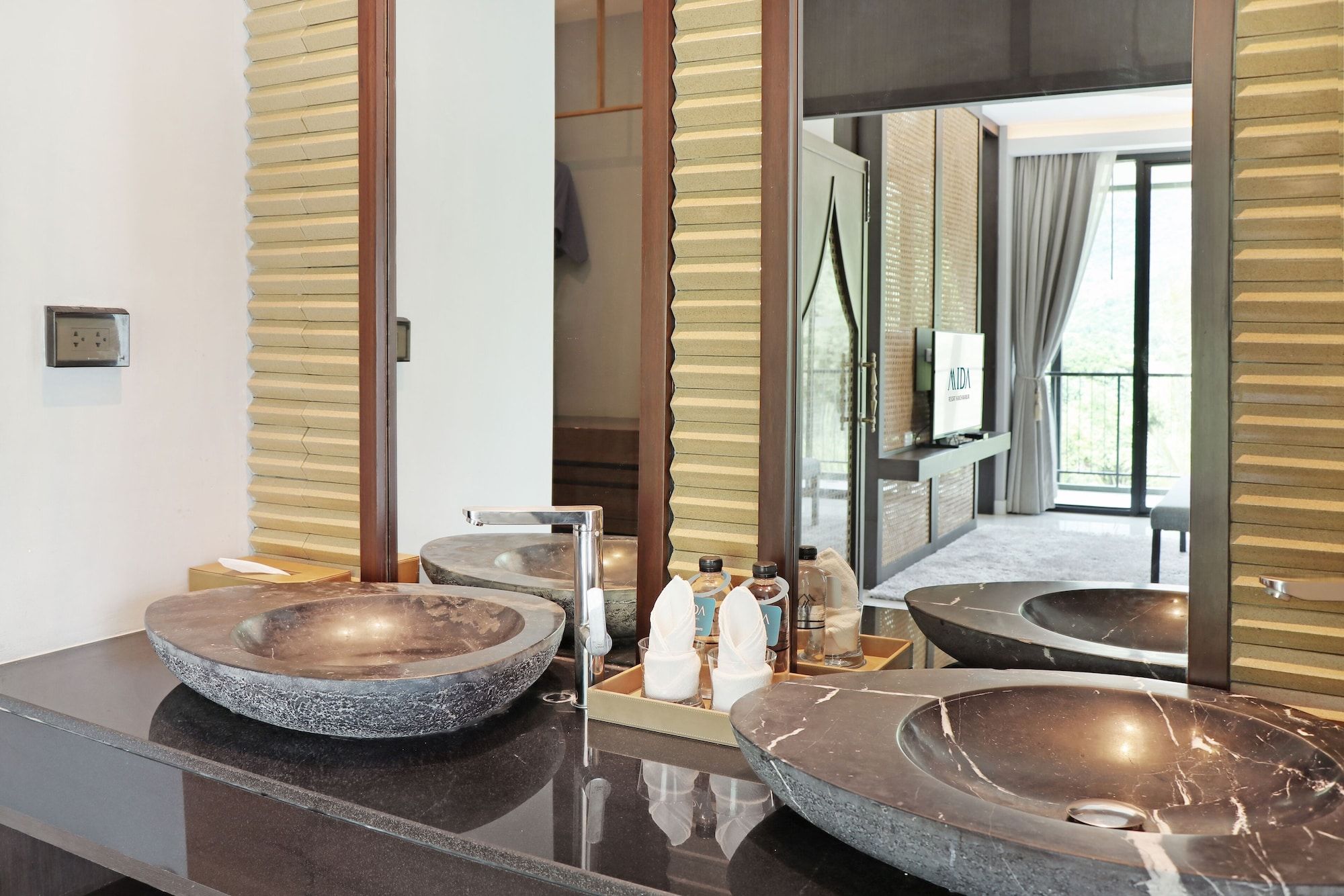 אחר תמונה