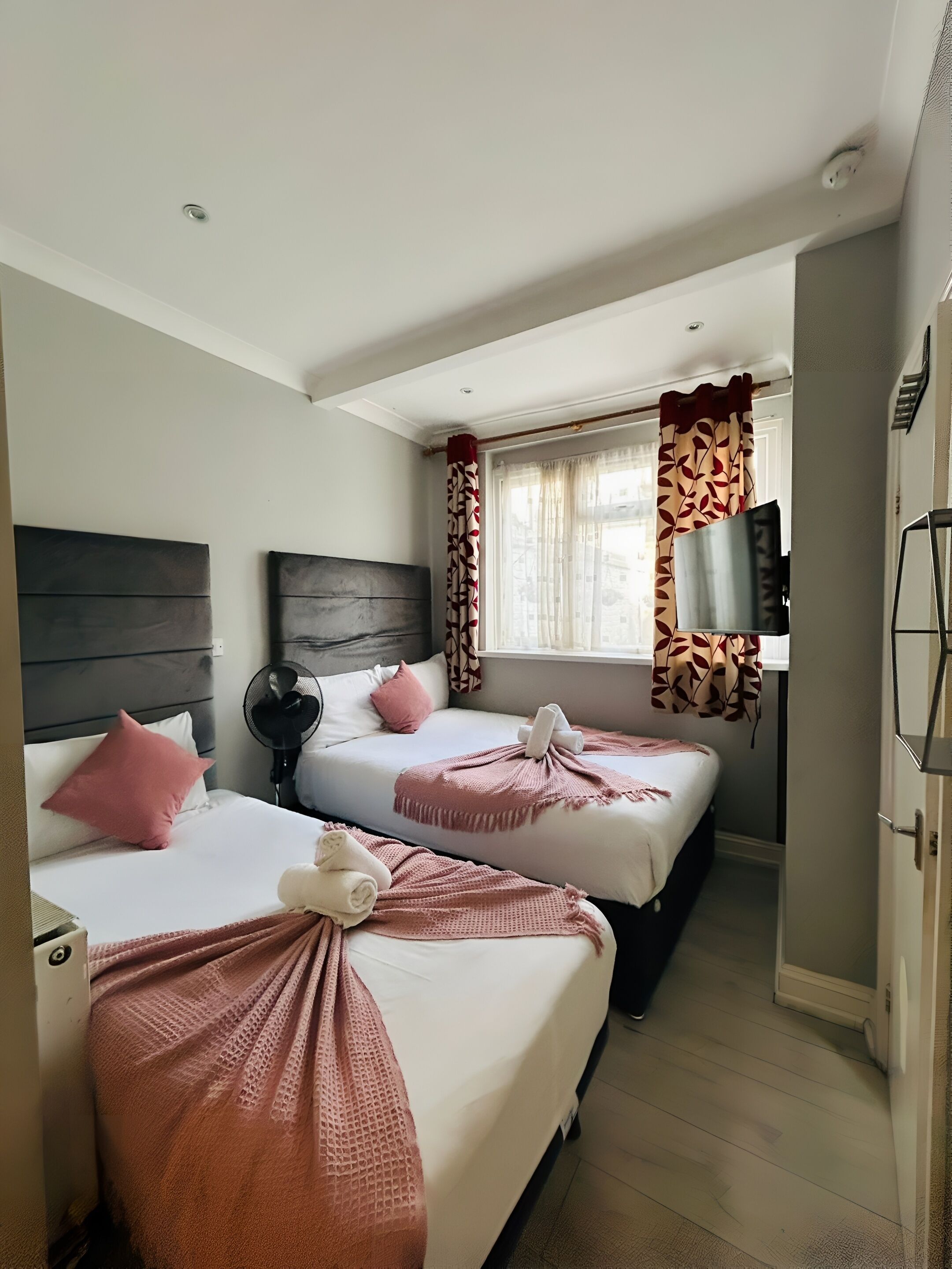 אחר תמונה