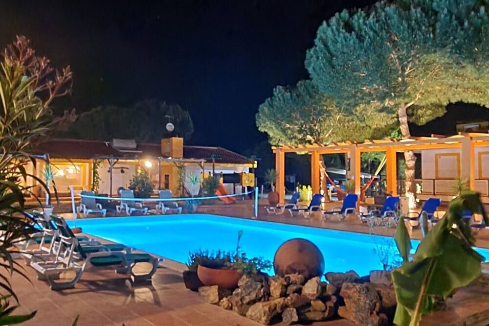 בריכה תמונה