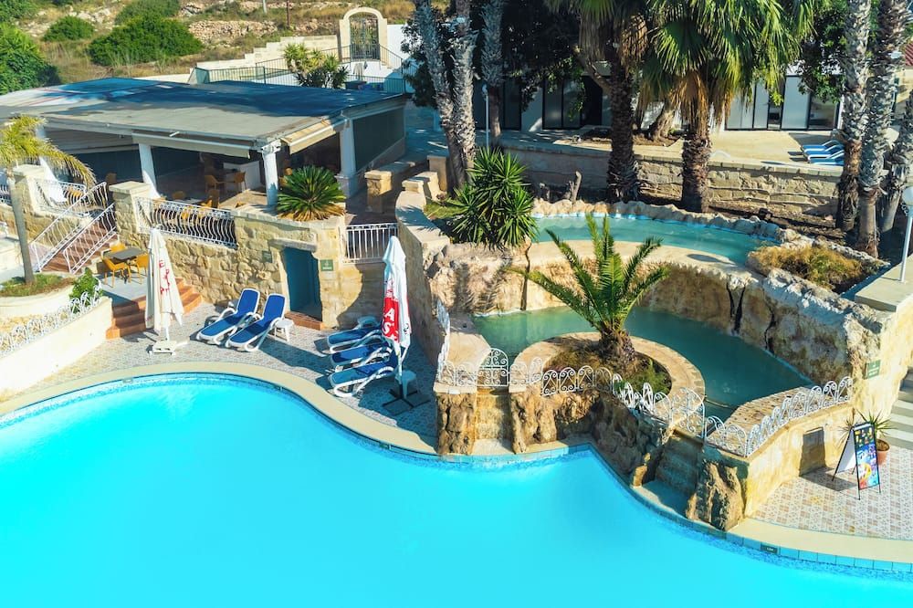 בריכה תמונה