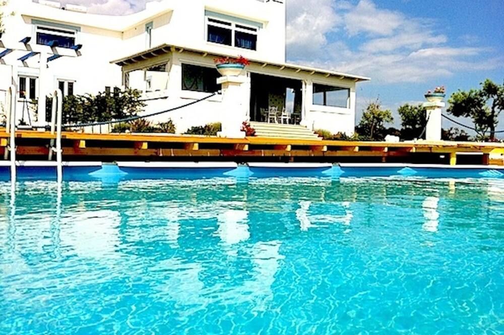 בריכה תמונה