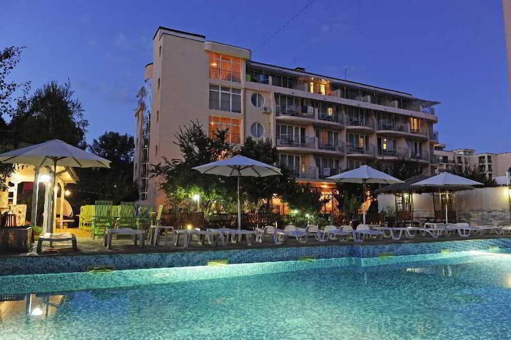 בריכה תמונה