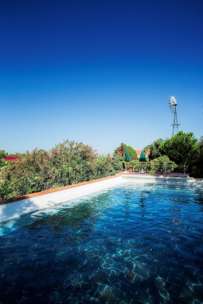 בריכה תמונה