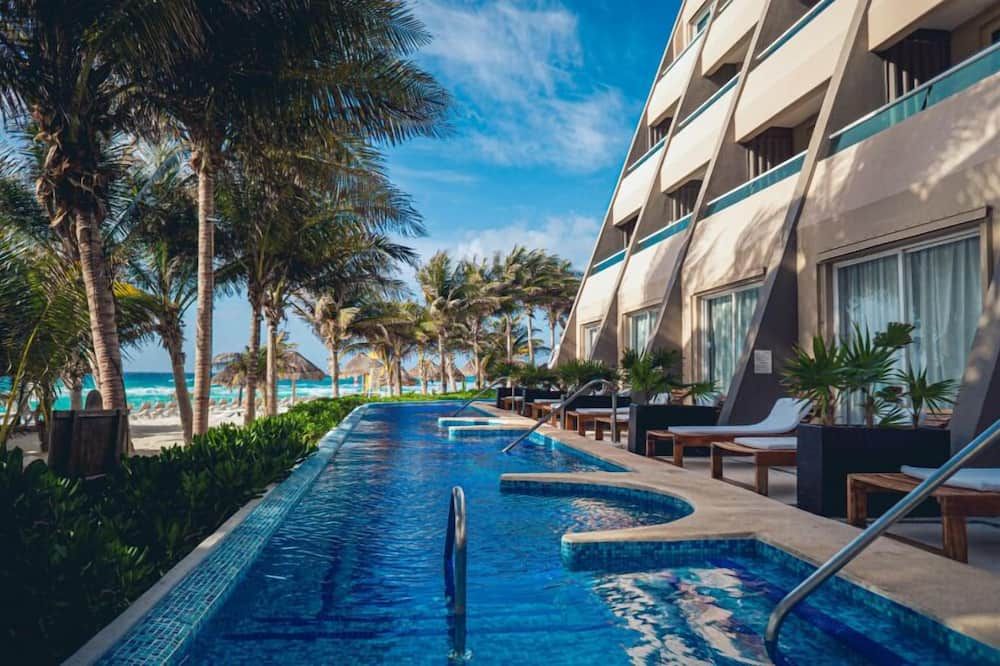 בריכה תמונה