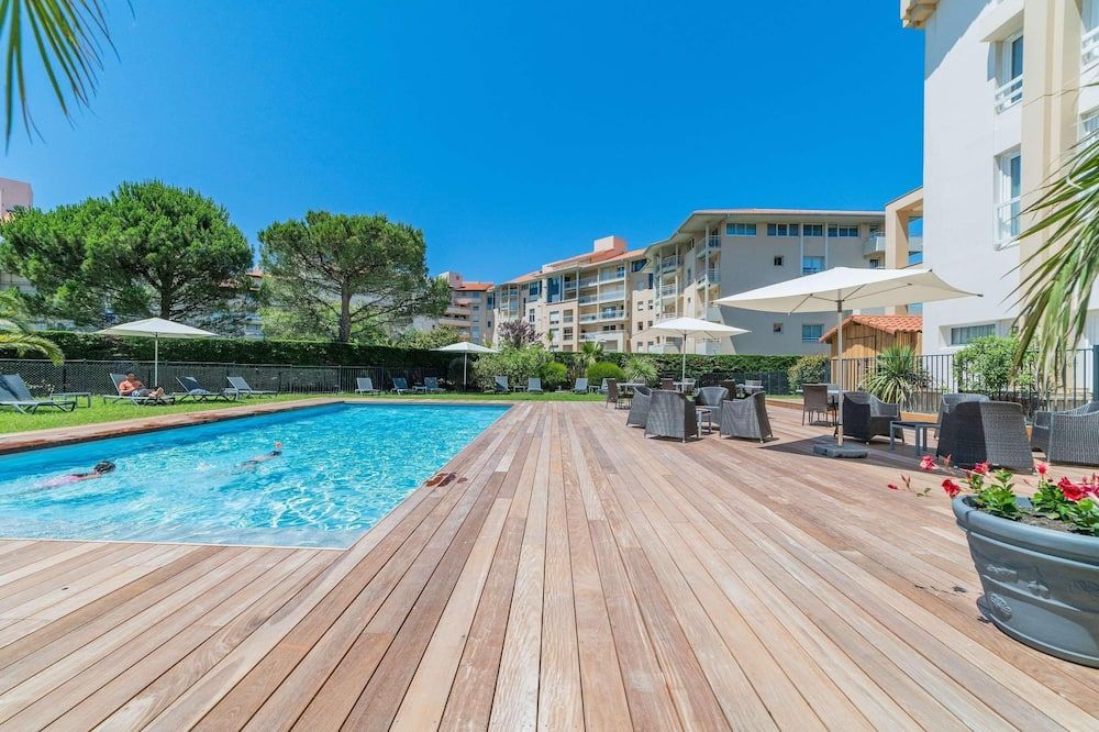 בריכה תמונה