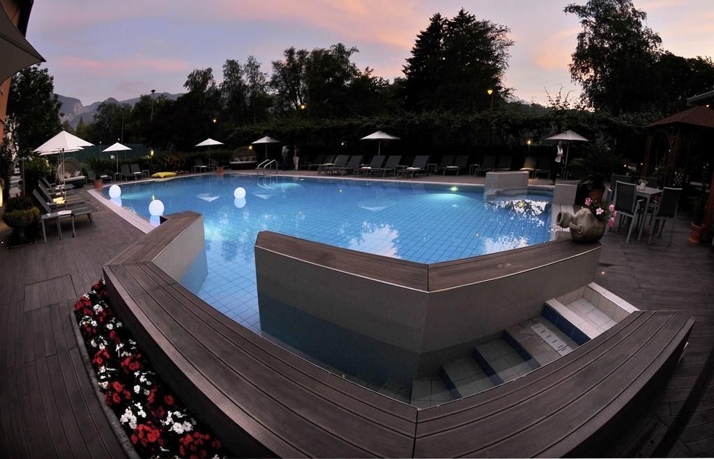 בריכה תמונה