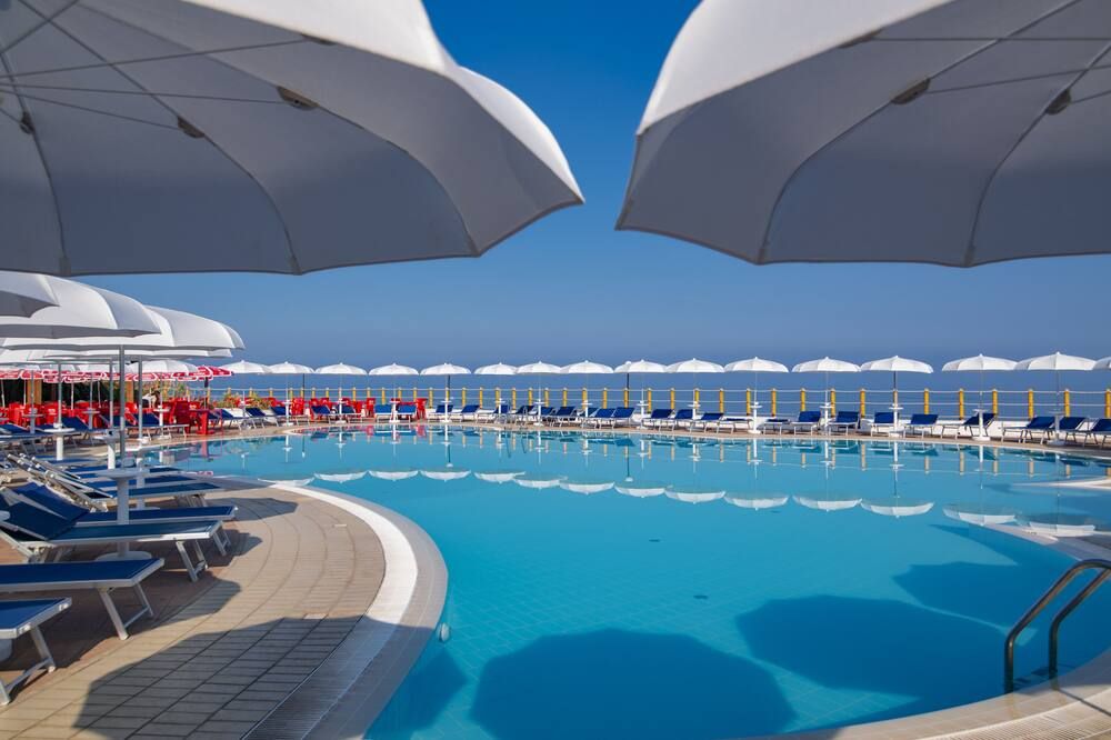 בריכה תמונה