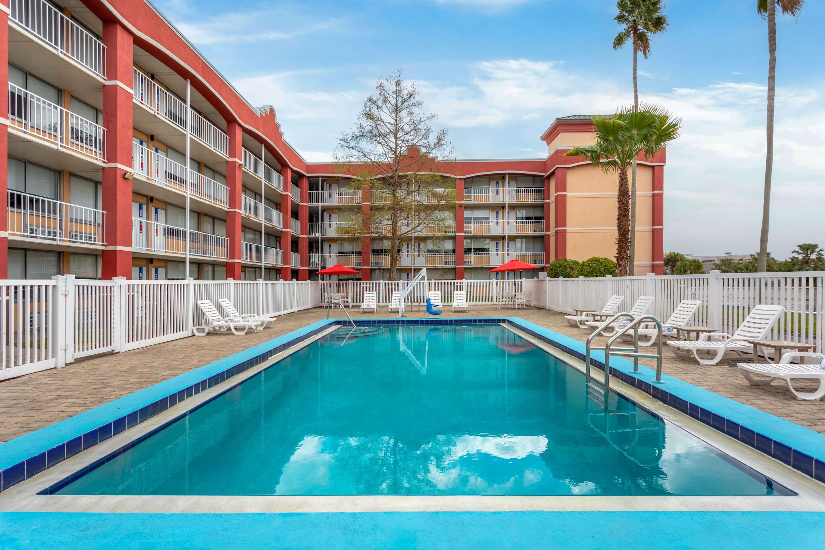 בריכה תמונה